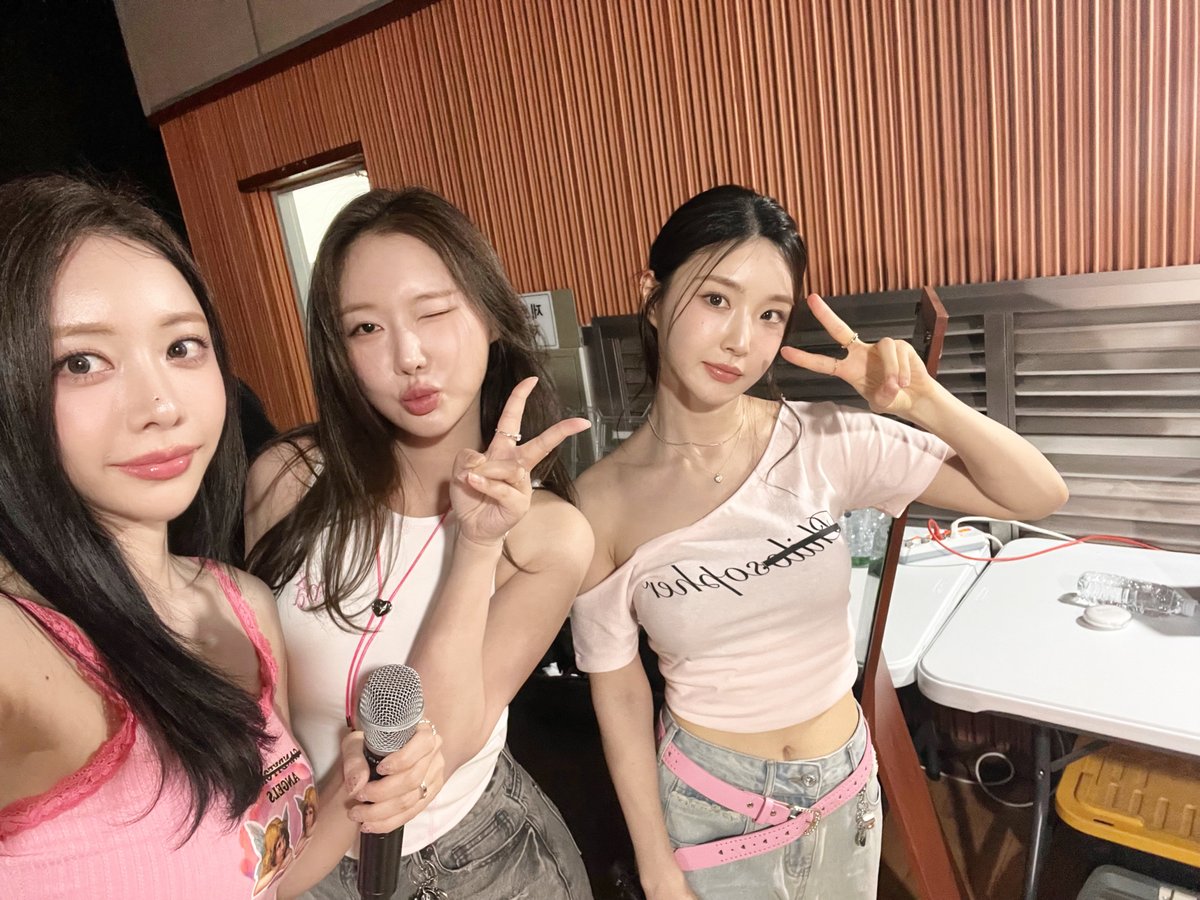Behind-the-scenes cut of BBGIRLS