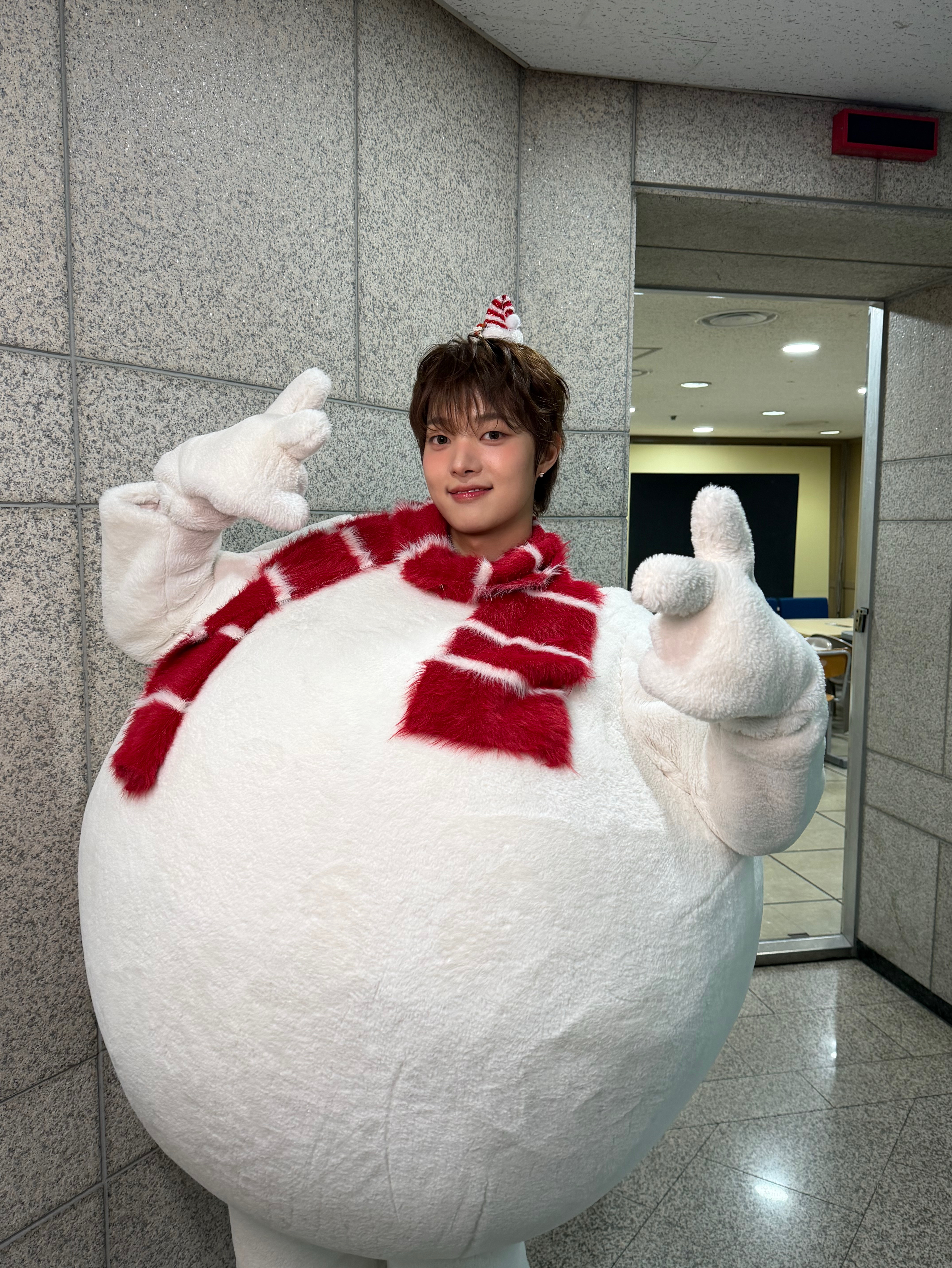 A moment captured by EJ (&TEAM)'s fan