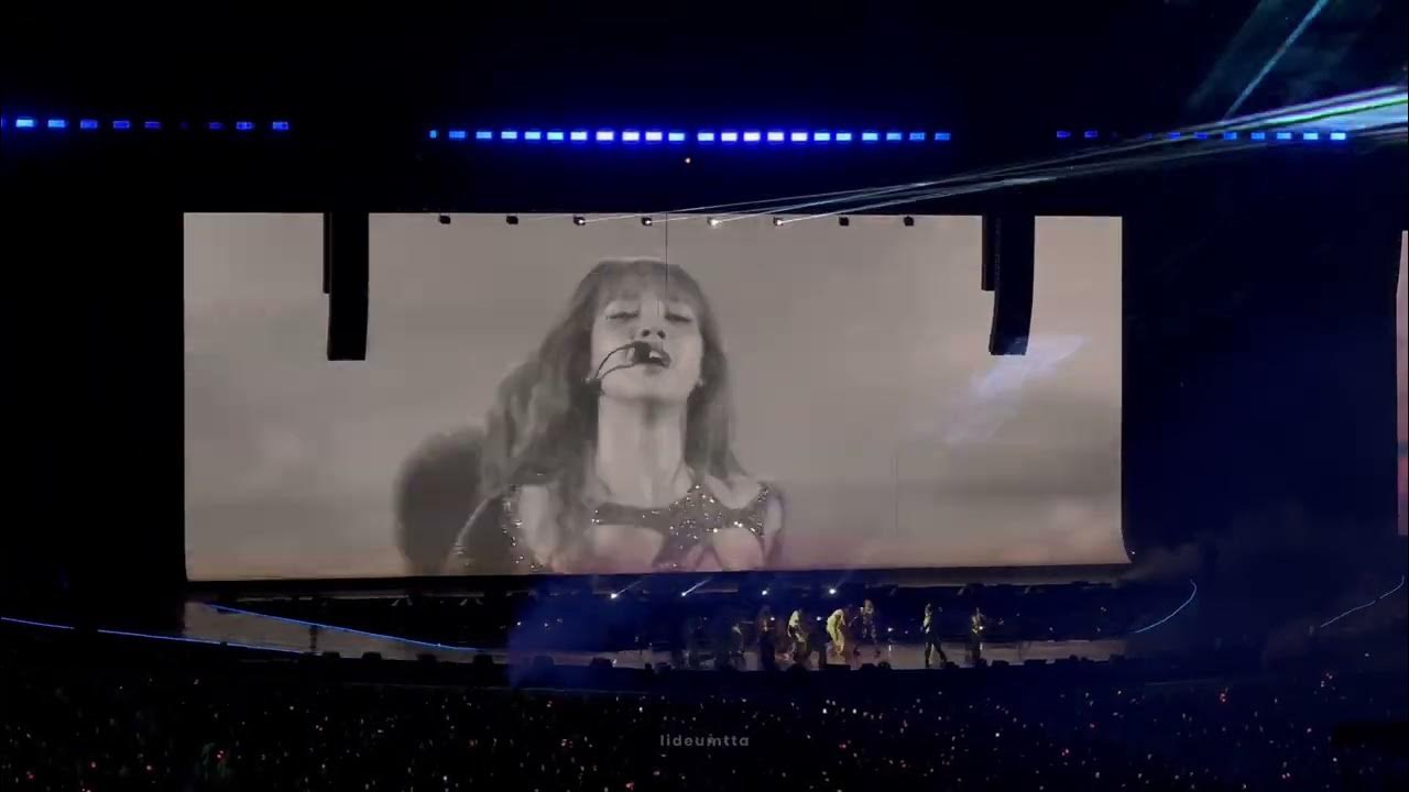 Behind-the-scenes cut of Lisa (BLACKPINK)