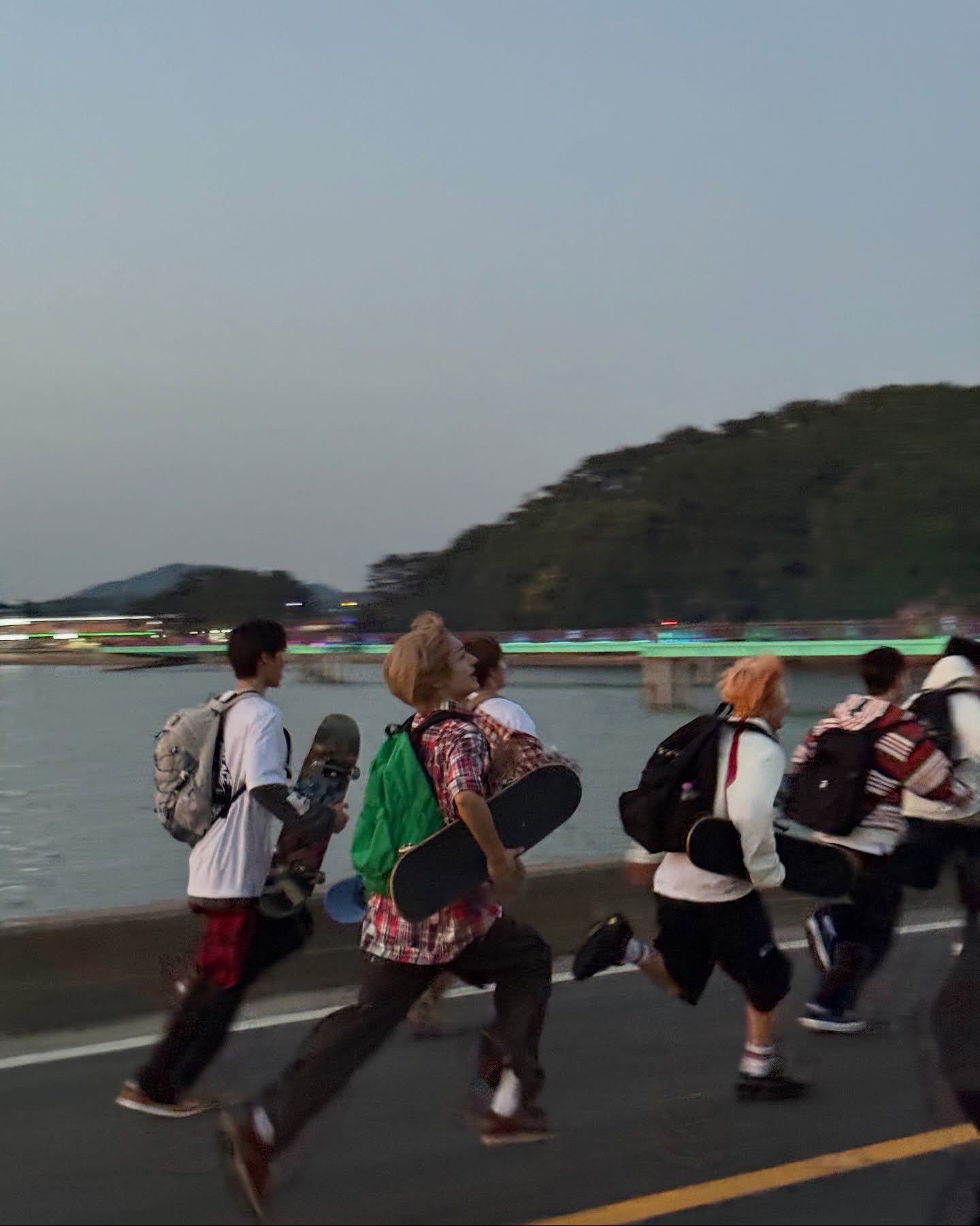 A moment captured by Juwang (KickFlip)'s fan