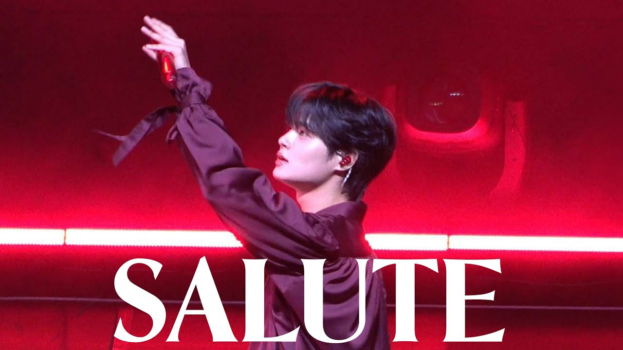 A moment captured by Lee Daehwi (AB6IX)'s fan