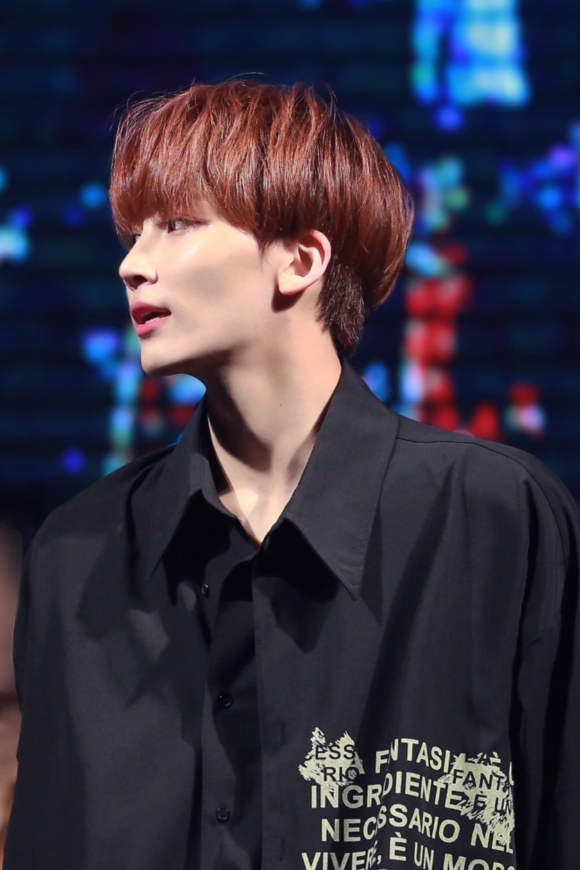 A moment captured by Jeonghan (SEVENTEEN)'s fan