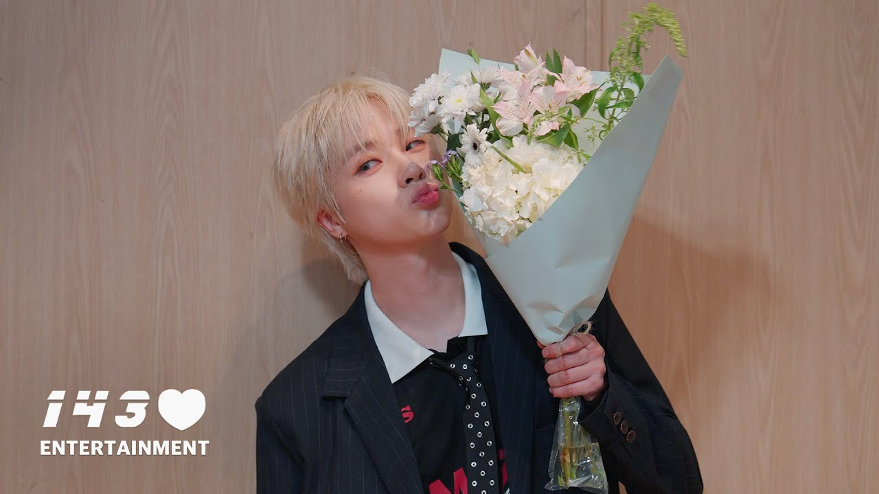Behind-the-scenes cut of iKON
