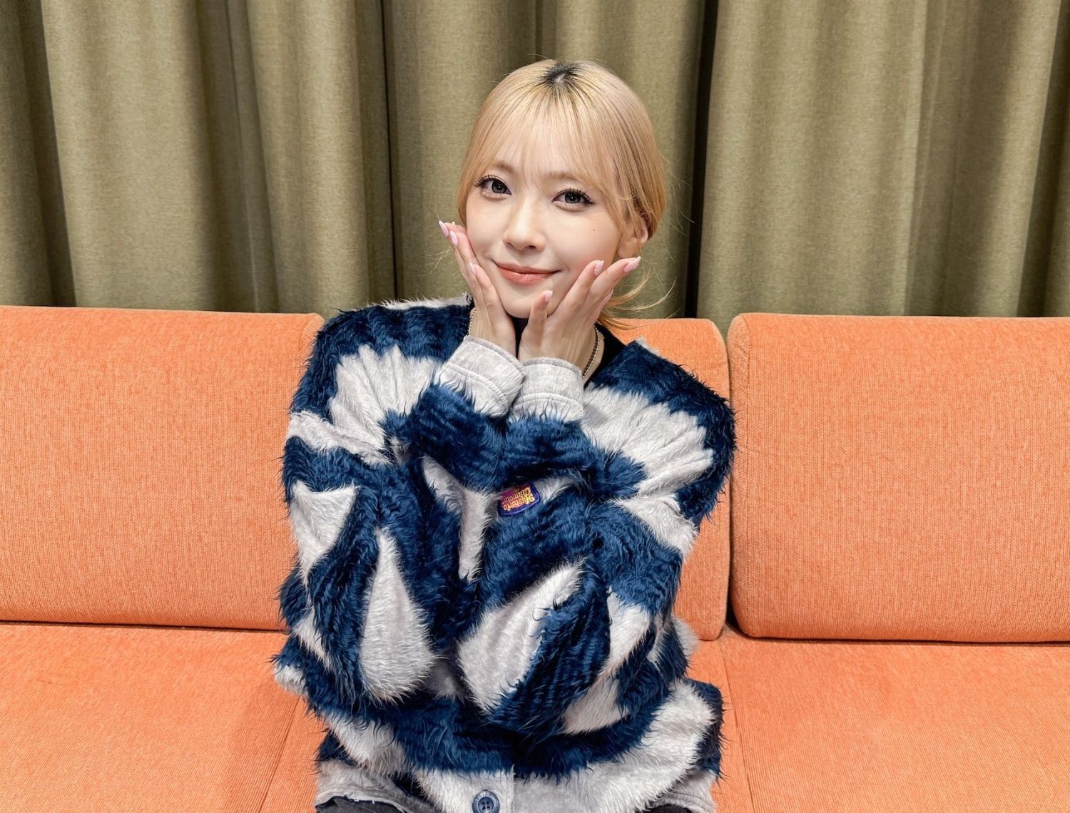 Behind-the-scenes cut of Mayuka (NiziU)