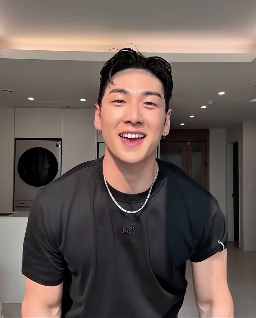 A moment captured by Baekho's fan