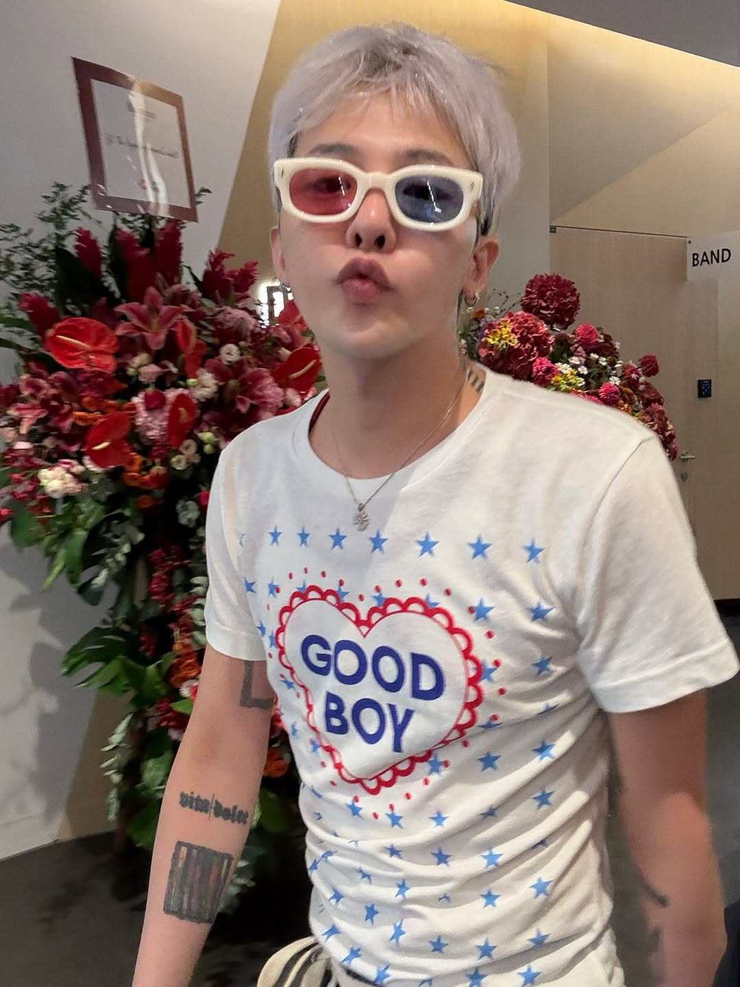 Foto aktivitas terbaru G-DRAGON (BIGBANG)