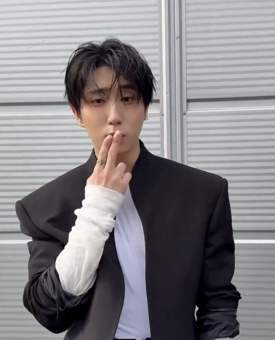 Latest photo of HAN (Stray Kids)