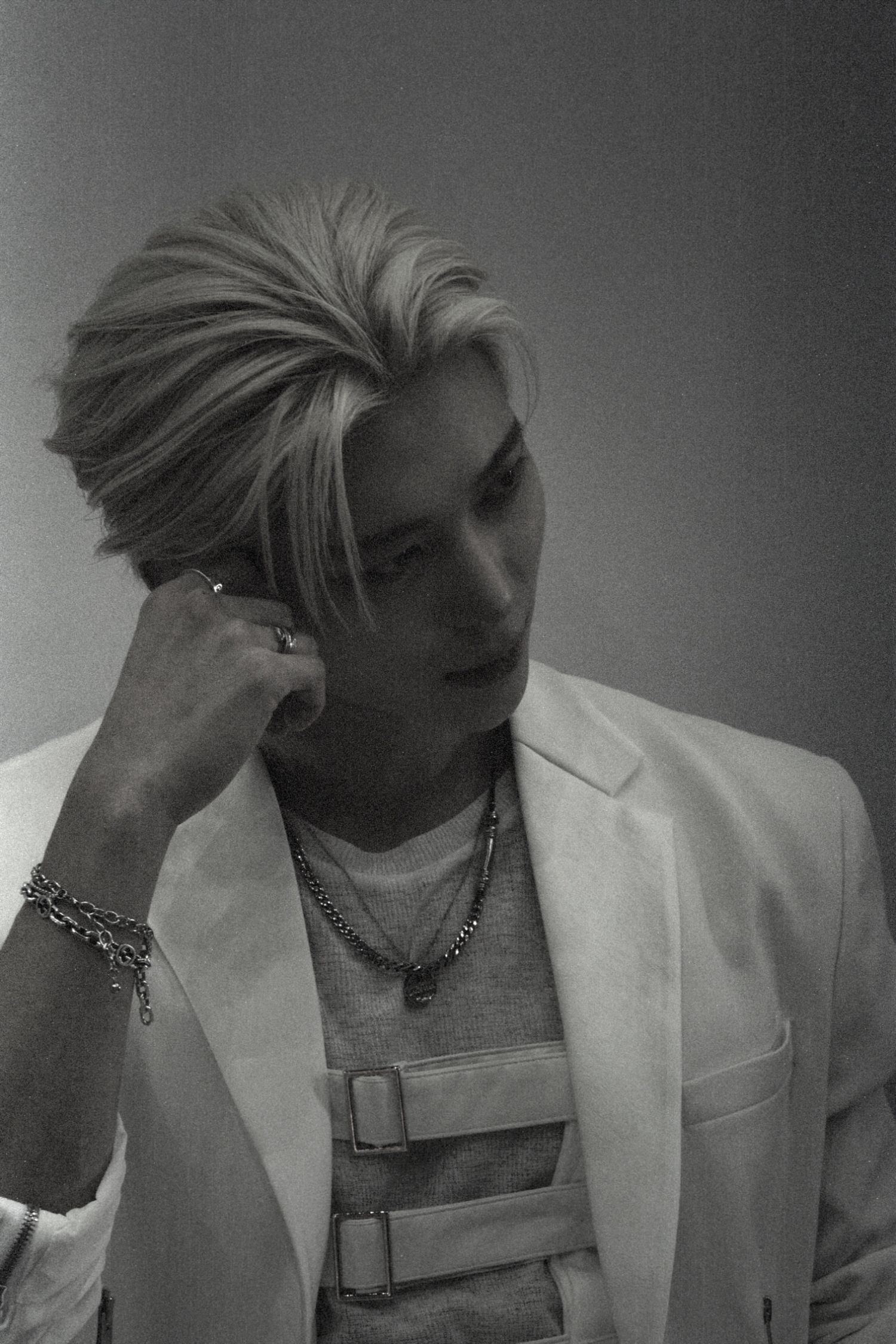 Behind-the-scenes cut of Siyun (NOWZ)