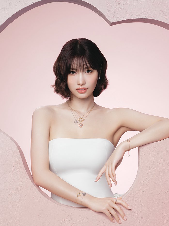 Foto terbaru Momo (TWICE)