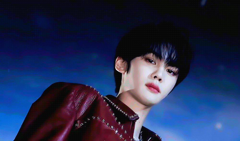 A moment captured by Kim Gyuvin (ZEROBASEONE)'s fan