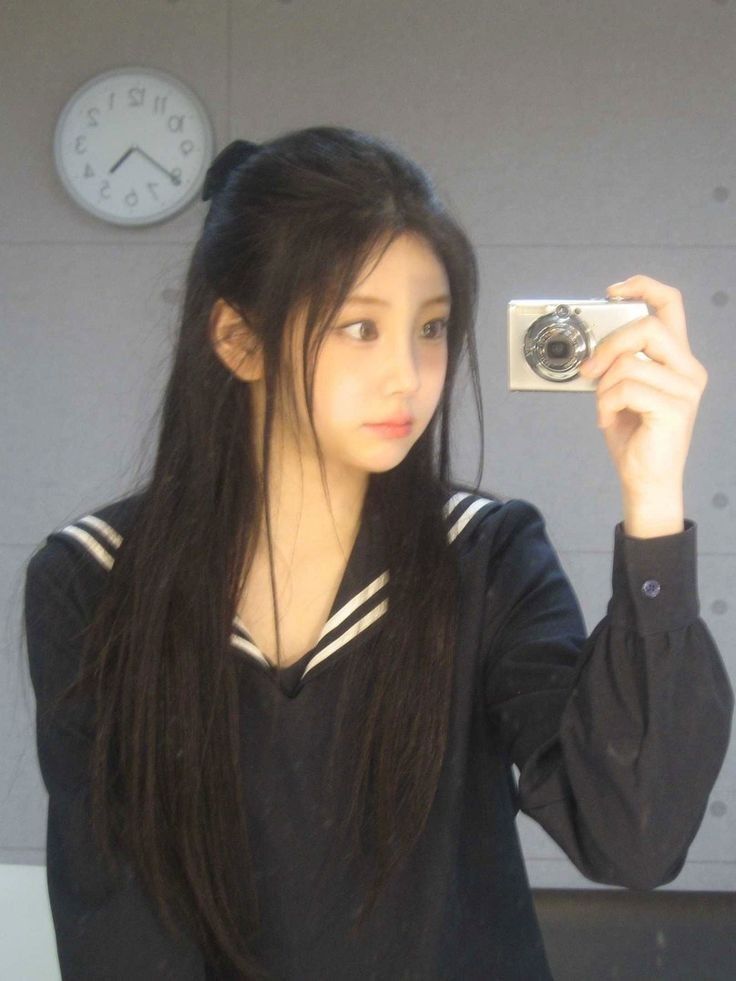 Recent activity shot of Wonhee (ILLIT)