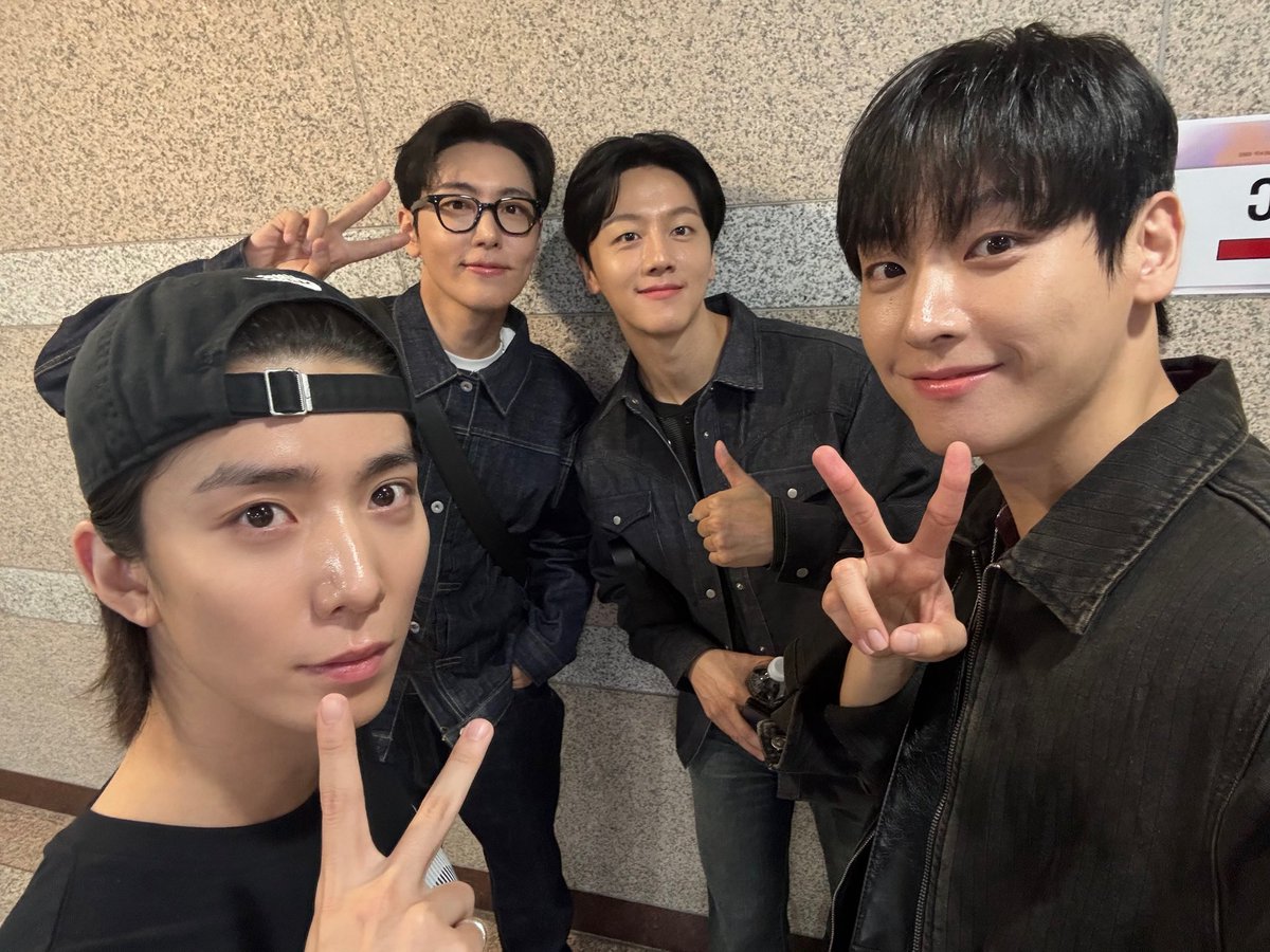 A moment captured by SF9's fan