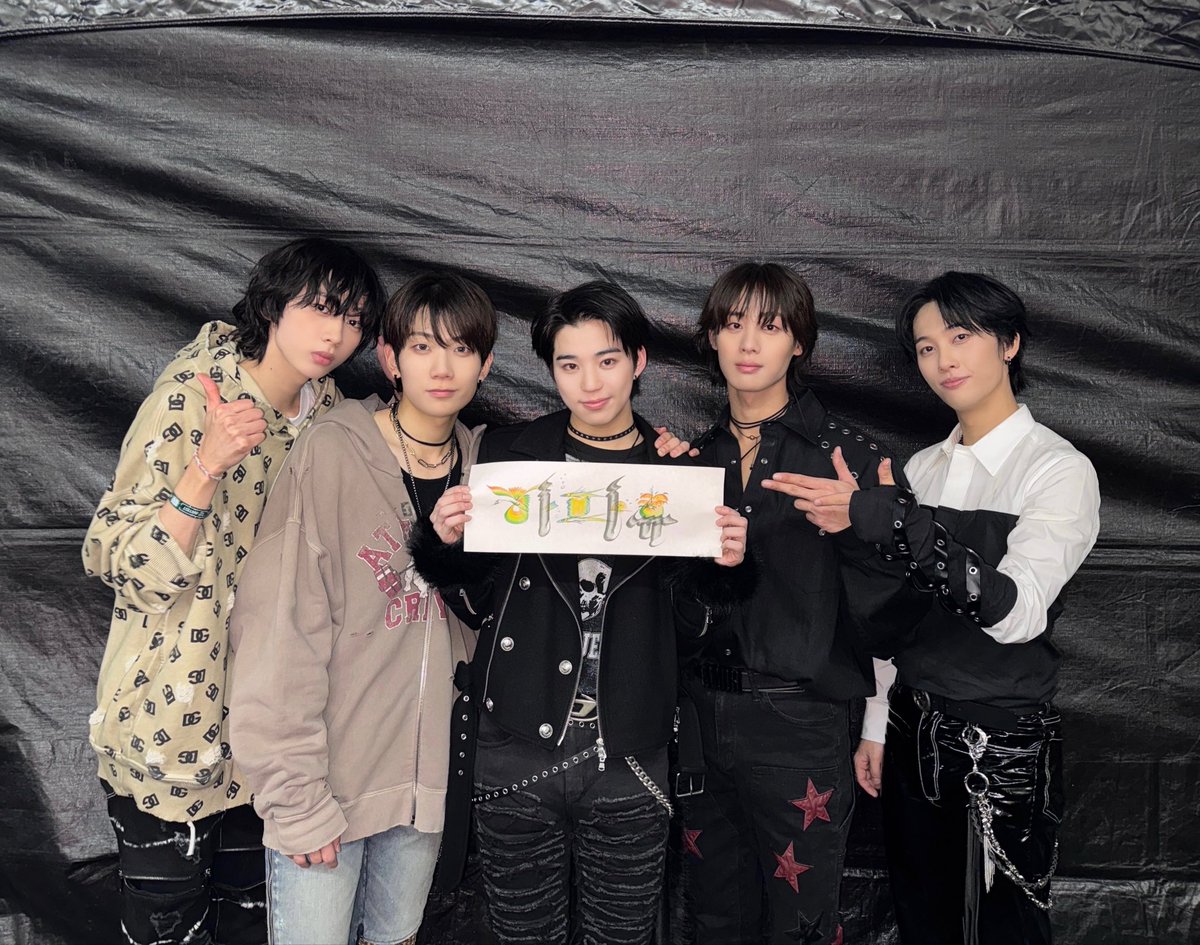 A moment captured by Hi-Fi Un!corn's fan