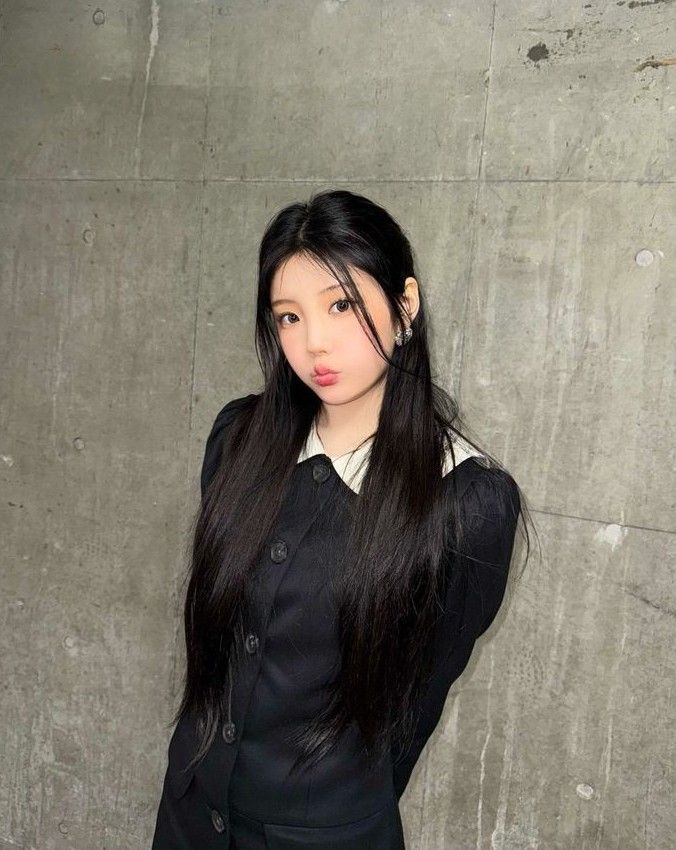 Behind-the-scenes cut of Wonhee (ILLIT)