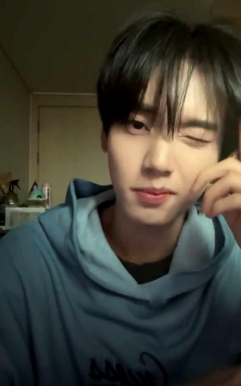 Latest photo of Han Yujin (ZEROBASEONE)