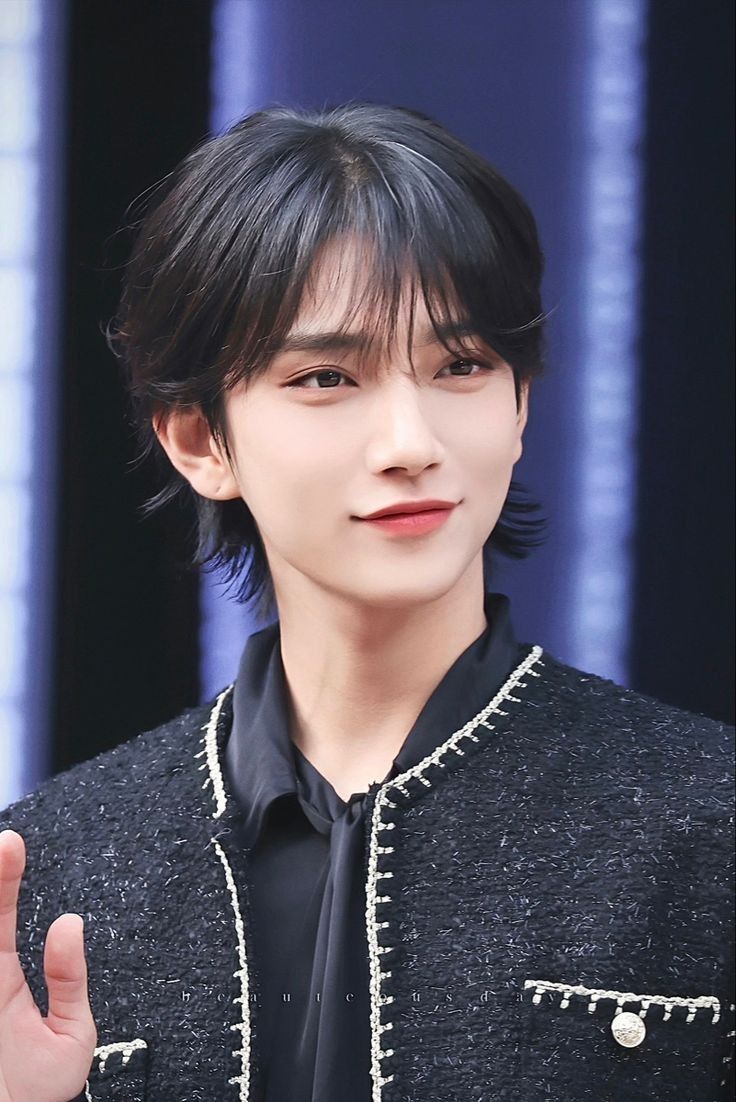 Latest photo of Joshua (SEVENTEEN)