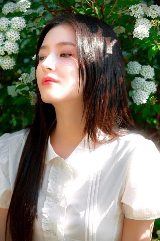 Behind-the-scenes cut of Nancy (MOMOLAND)