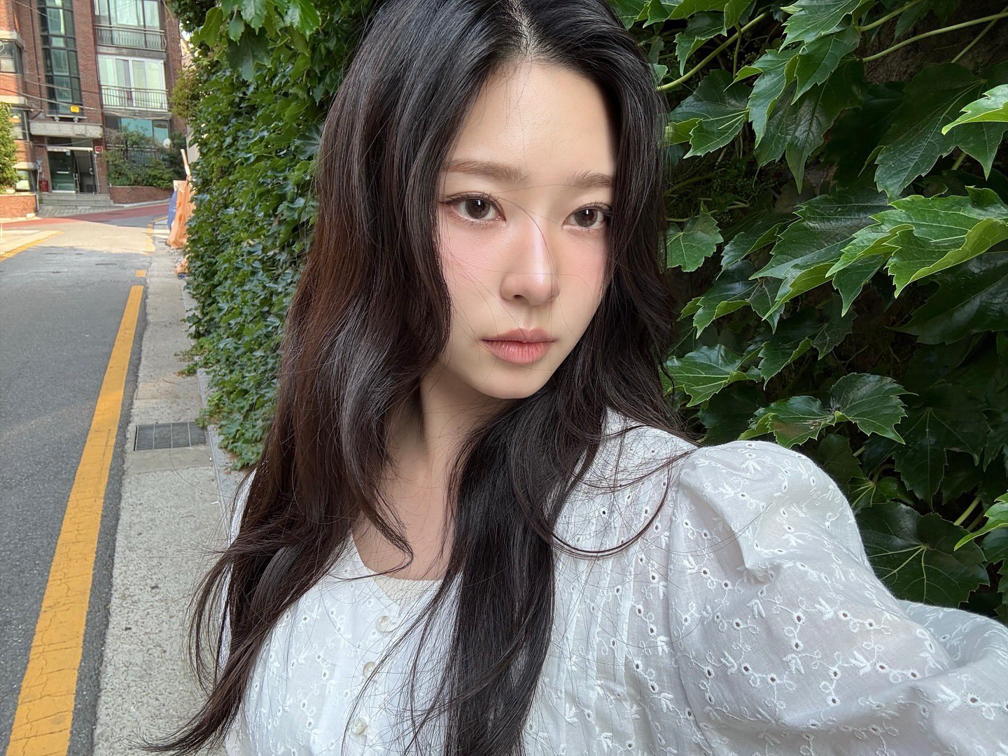 Behind-the-scenes cut of Kim Minju