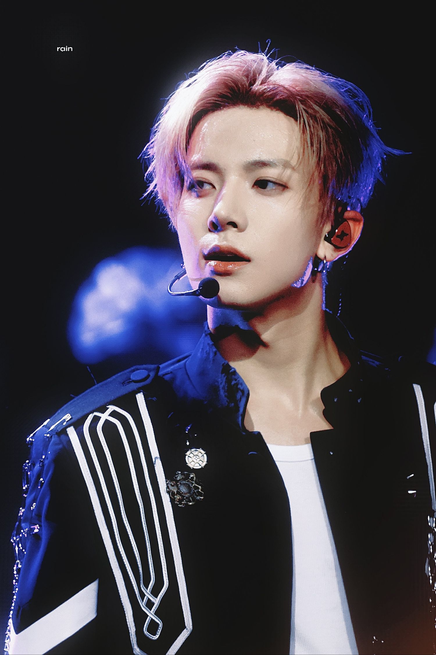 Latest photo of Heeseung (ENHYPEN)