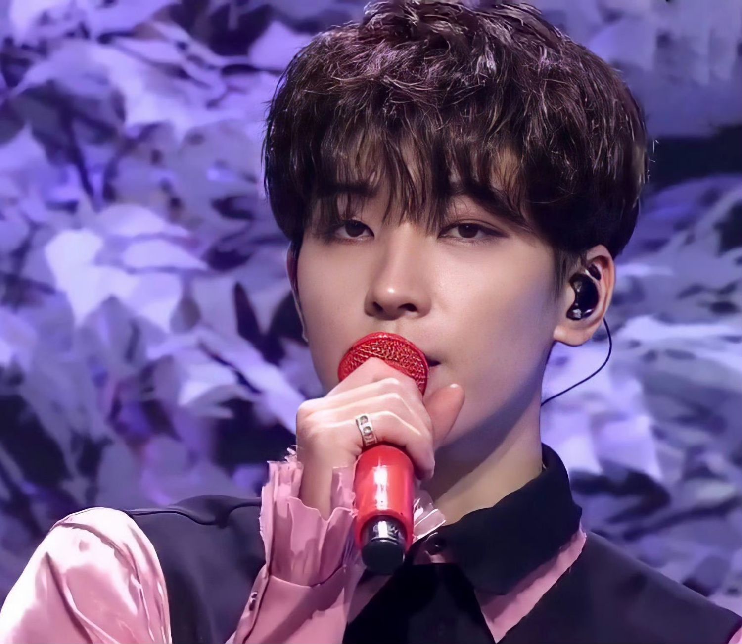 Recent activity shot of Wonwoo (SEVENTEEN)