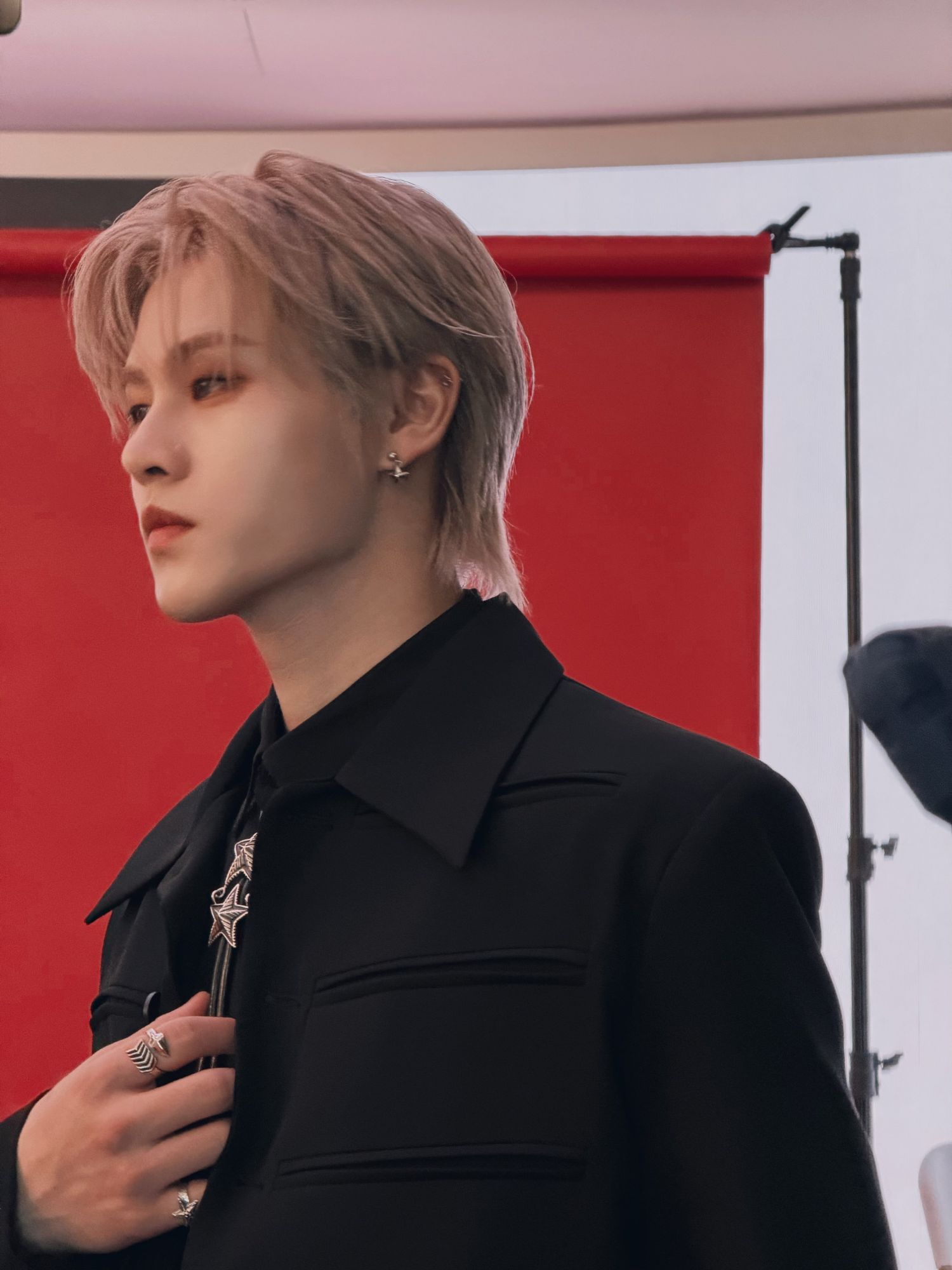 Behind-the-scenes cut of M (SEVENTOEIGHT)