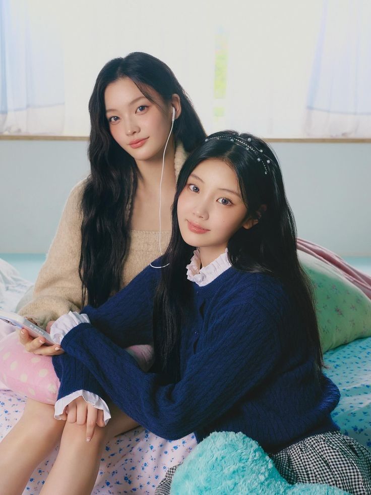 Recent activity shot of Wonhee (ILLIT)