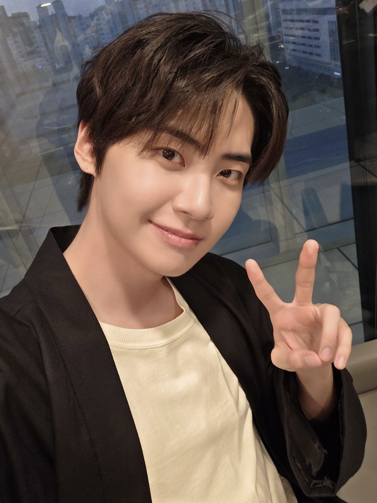 A moment captured by Lee Jinhyuk's fan