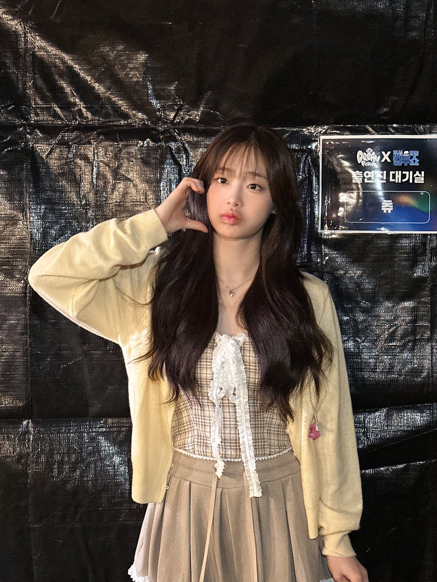 Behind-the-scenes cut of Chuu