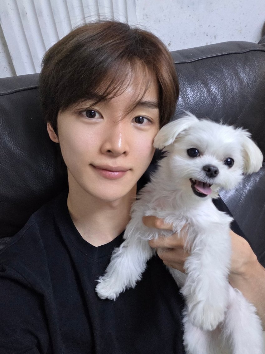 Recent activity shot of Sungchan (RIIZE)