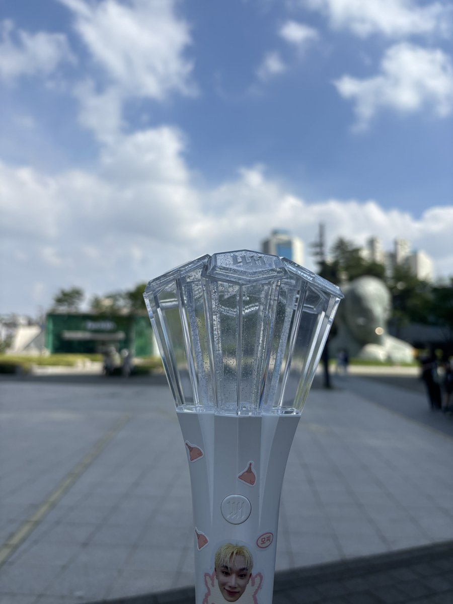 A moment captured by Wonho's fan