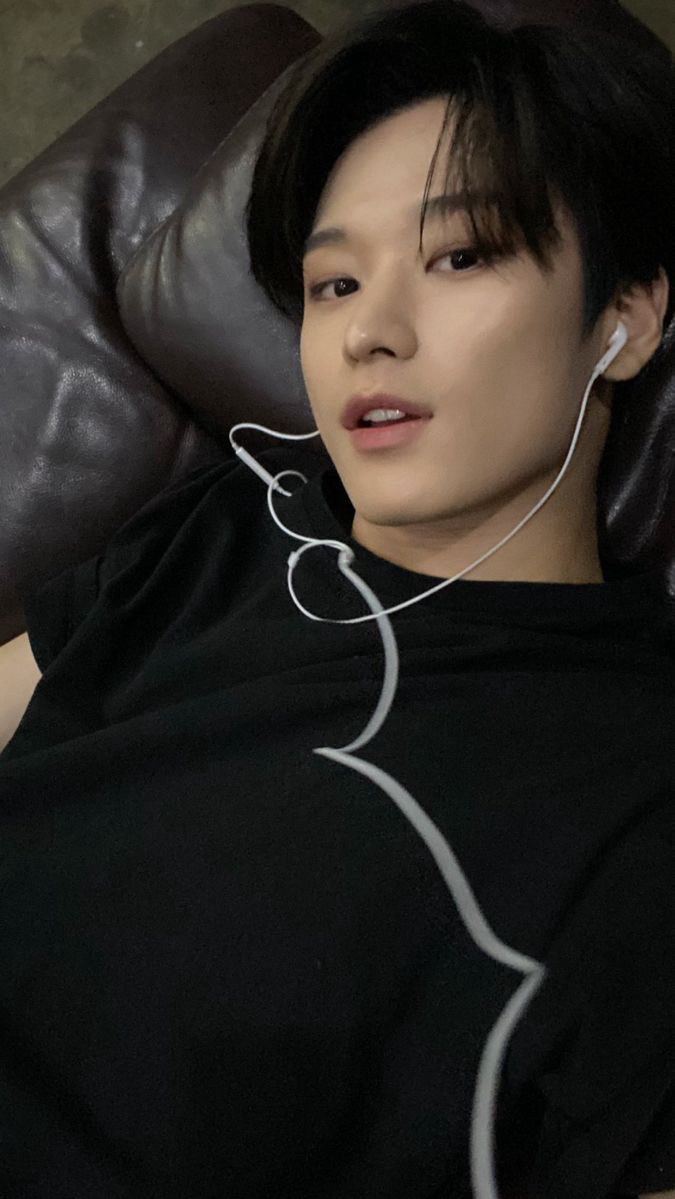 A moment captured by Juyeon (THE BOYZ)'s fan