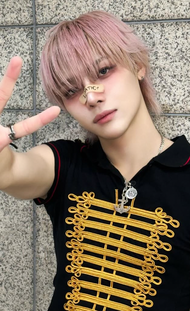 Nicholas (&TEAM)的幕后花絮