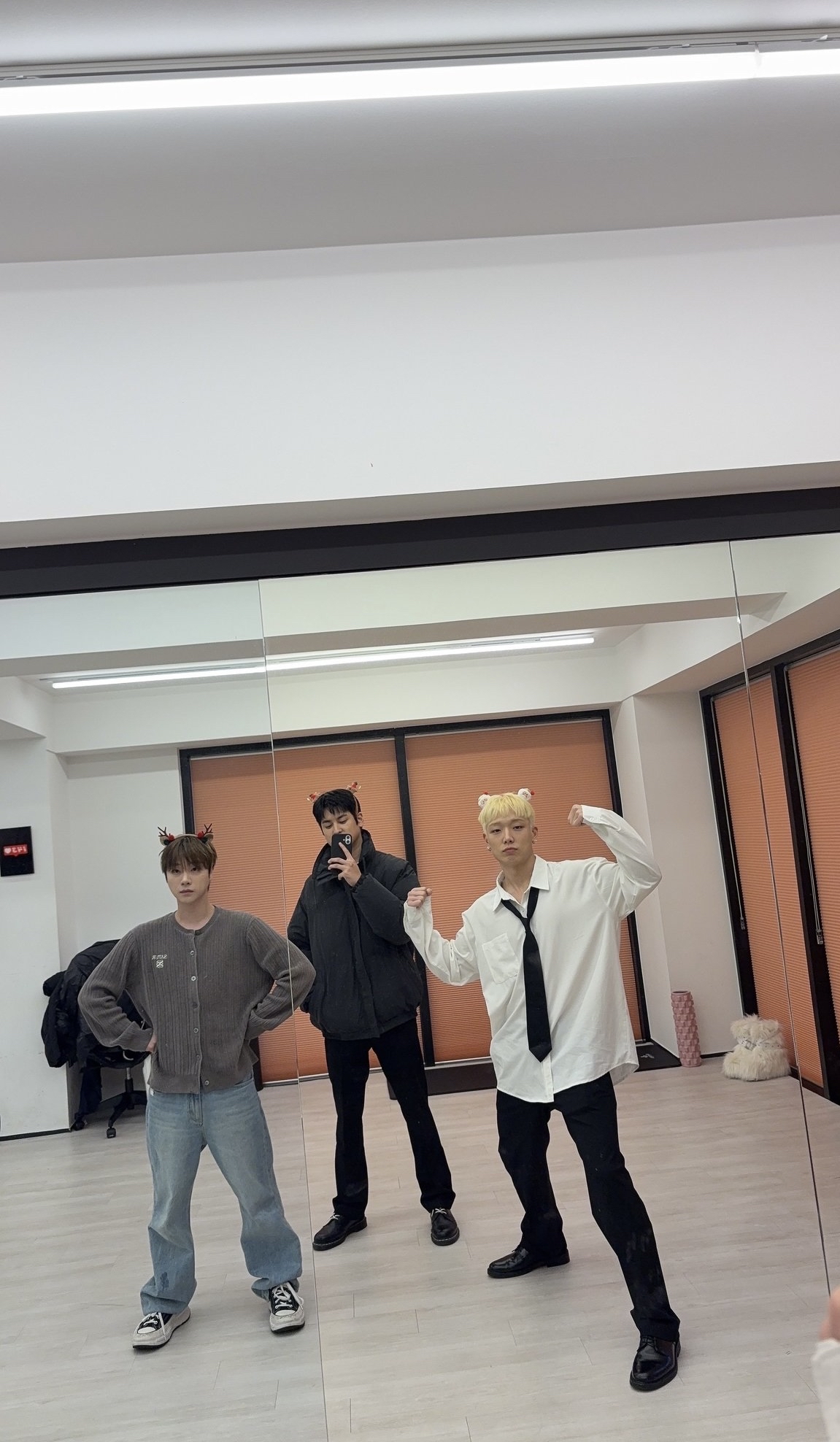 Today's most popular wallpaper in the BOBBY (iKON) community