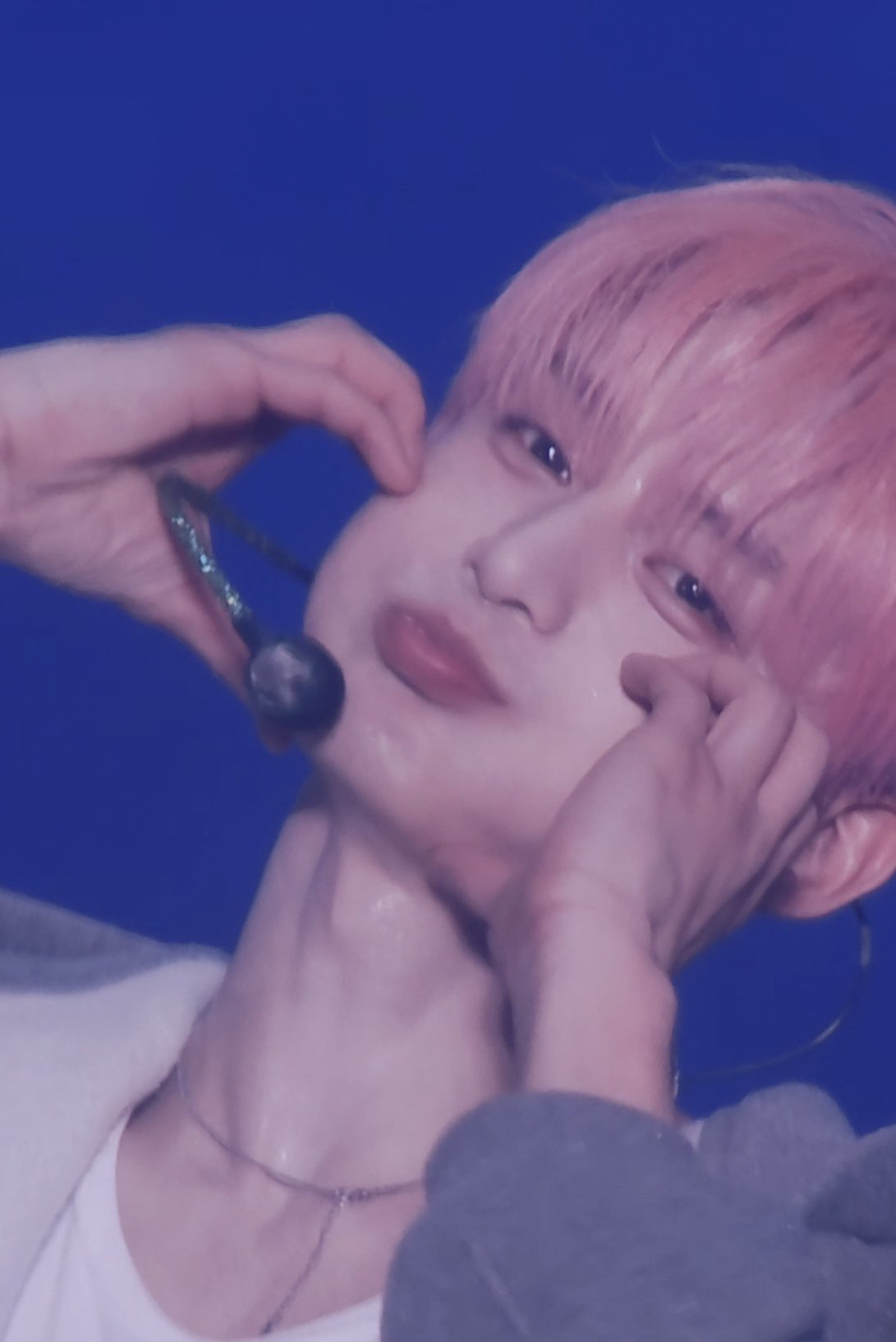 Behind-the-scenes cut of Kim Jiwoong (ZEROBASEONE)