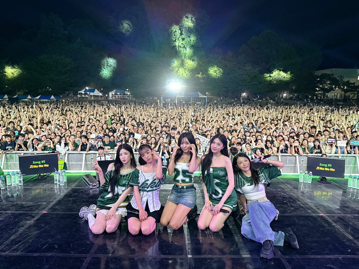 Foto aktivitas terbaru Apink
