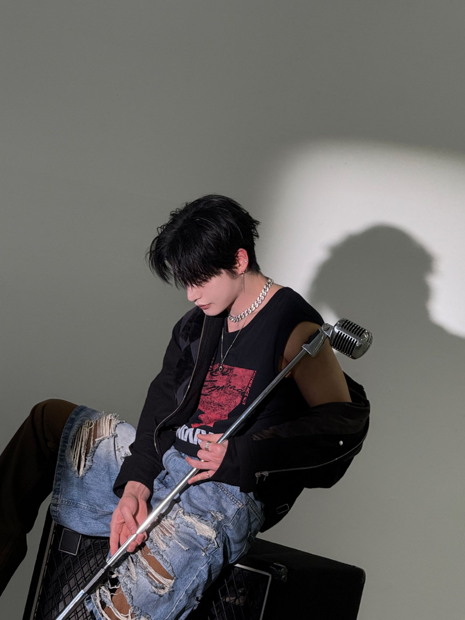 Behind-the-scenes cut of Kim Jiwoong (ZEROBASEONE)