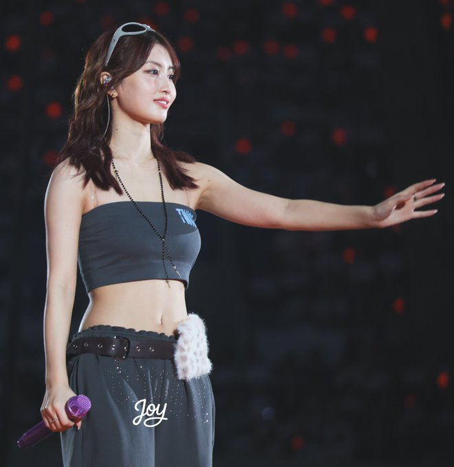 モモ (TWICE)の最新写真