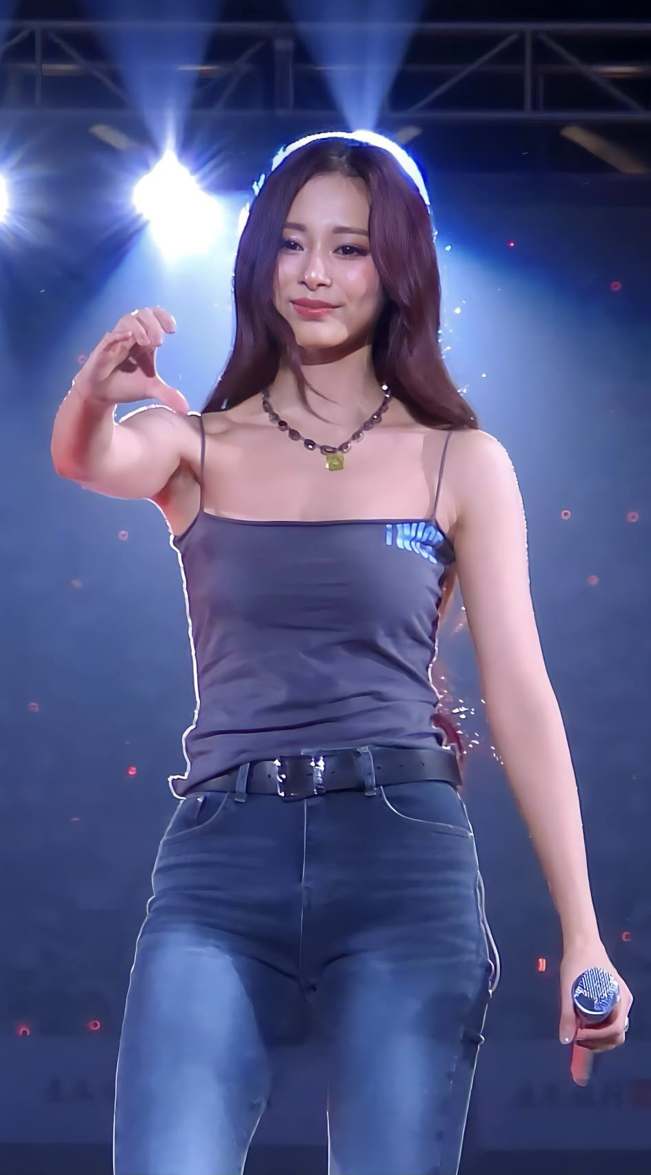 Today's most popular wallpaper in the Tzuyu (TWICE) community