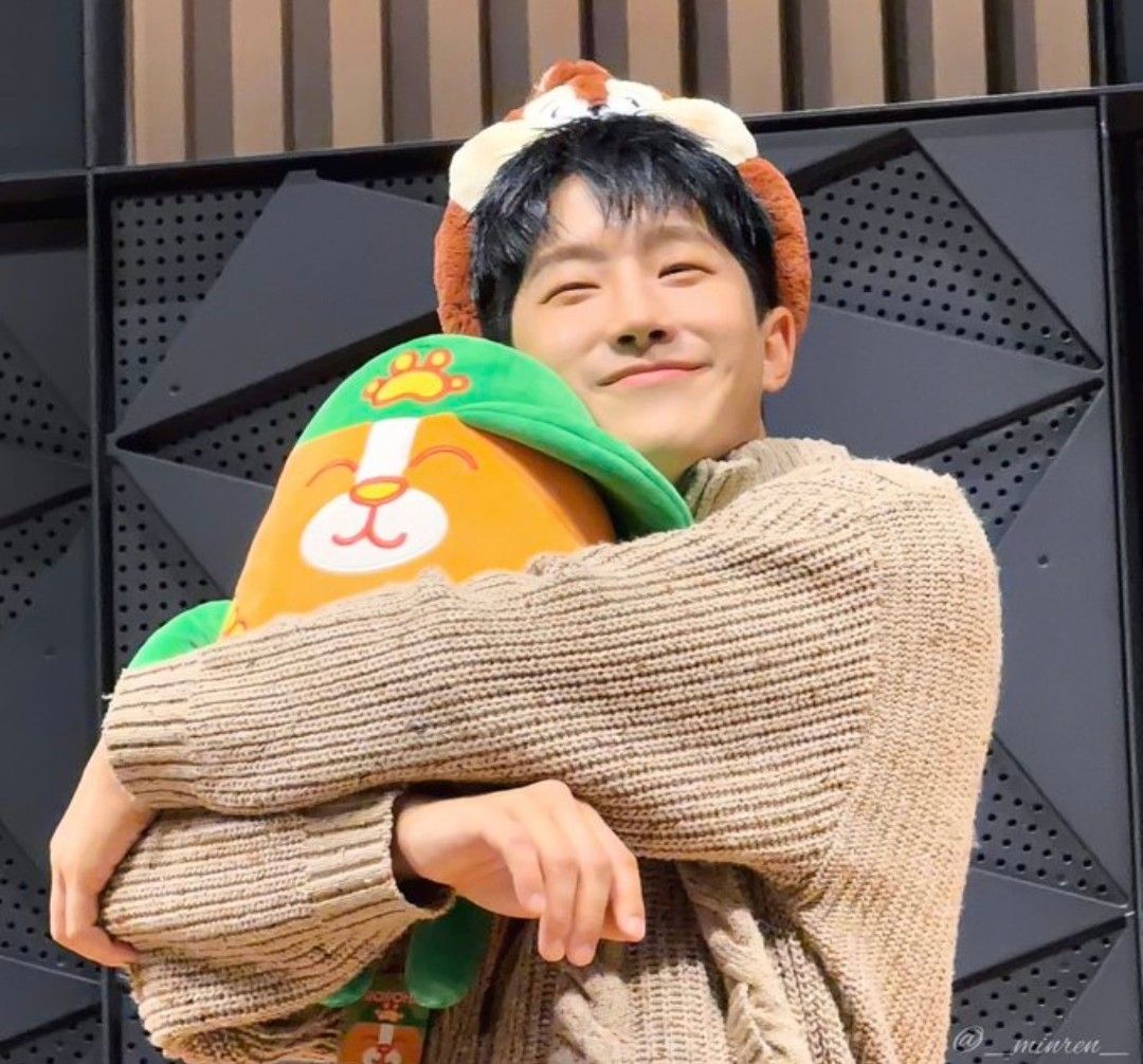 Latest photo of Jinjin (ASTRO)