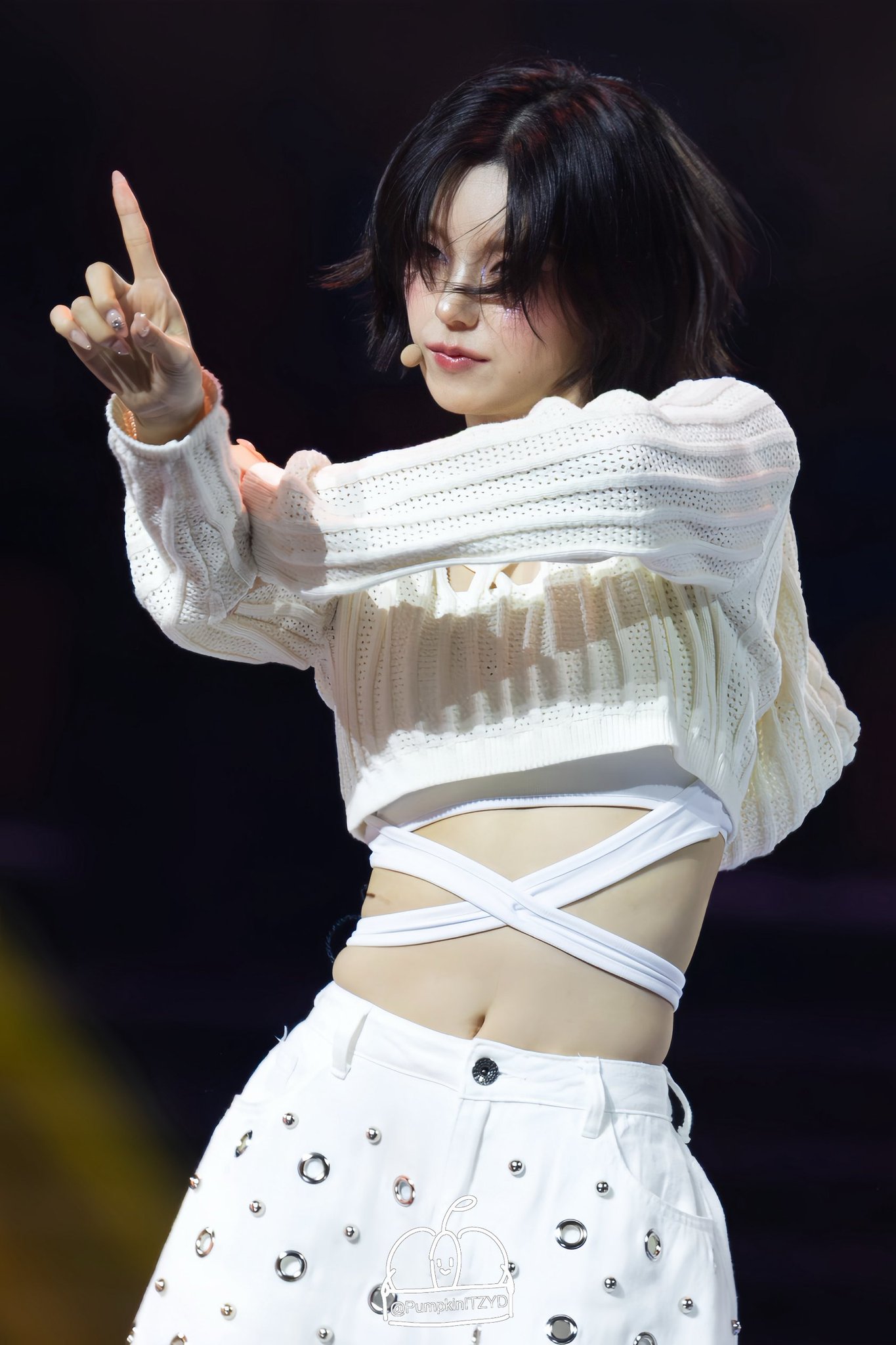 Behind-the-scenes cut of Yeji (ITZY)