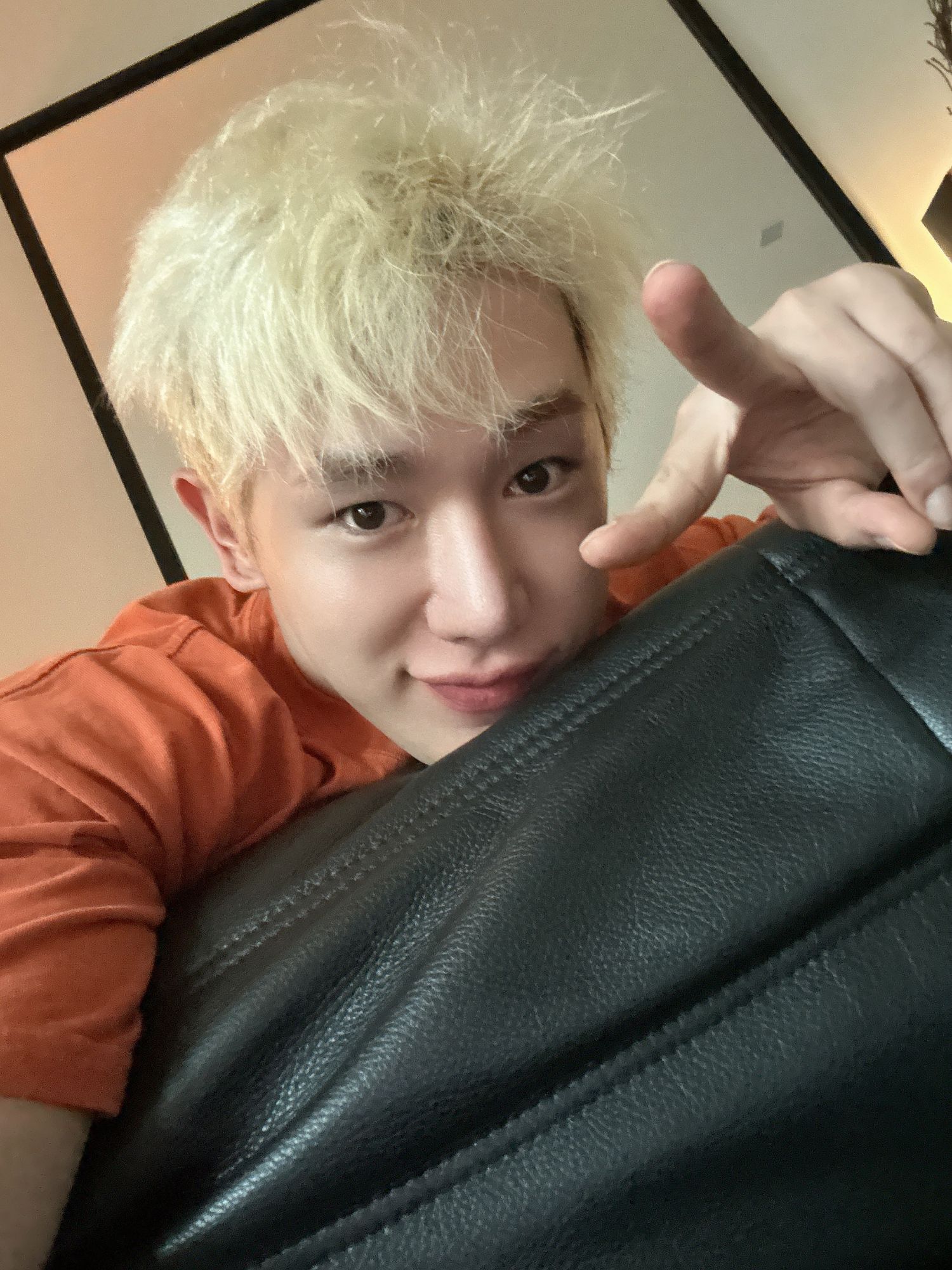 A moment captured by Wonho's fan