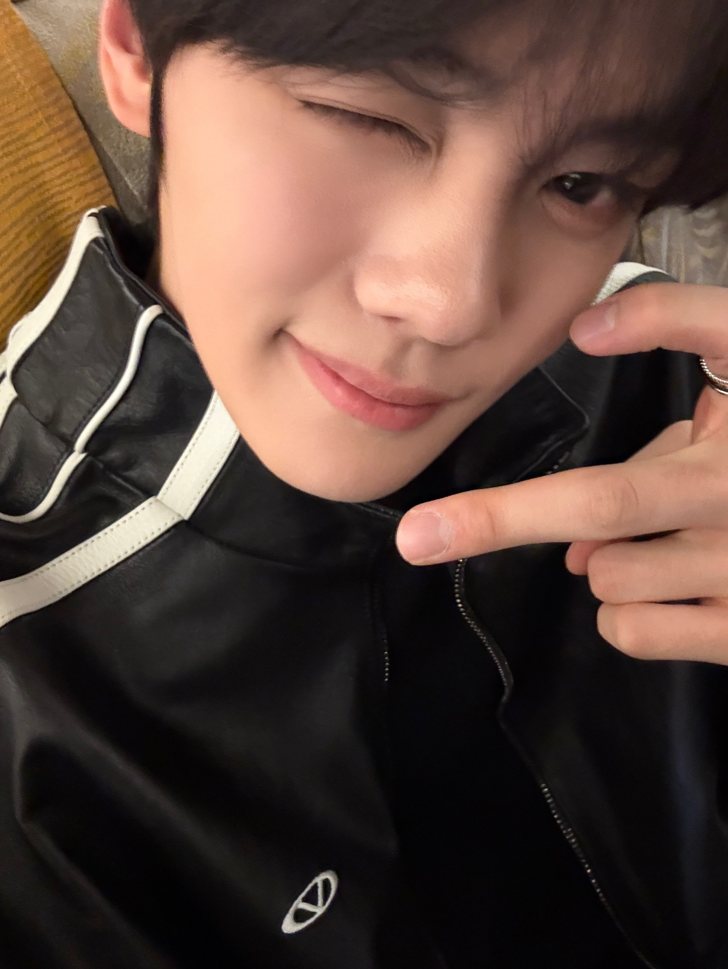 A moment captured by Kim Gyuvin (ZEROBASEONE)'s fan