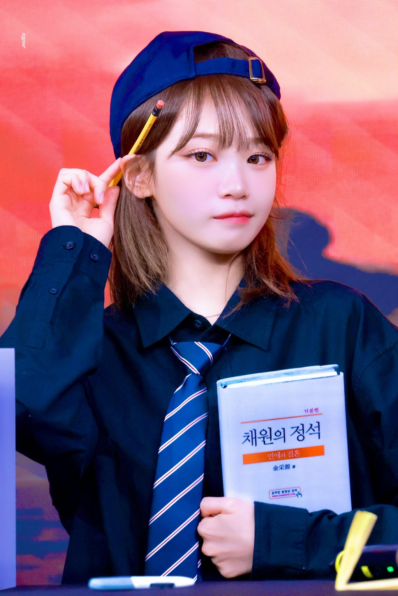 Behind-the-scenes cut of Kim Chaewon (LE SSERAFIM)