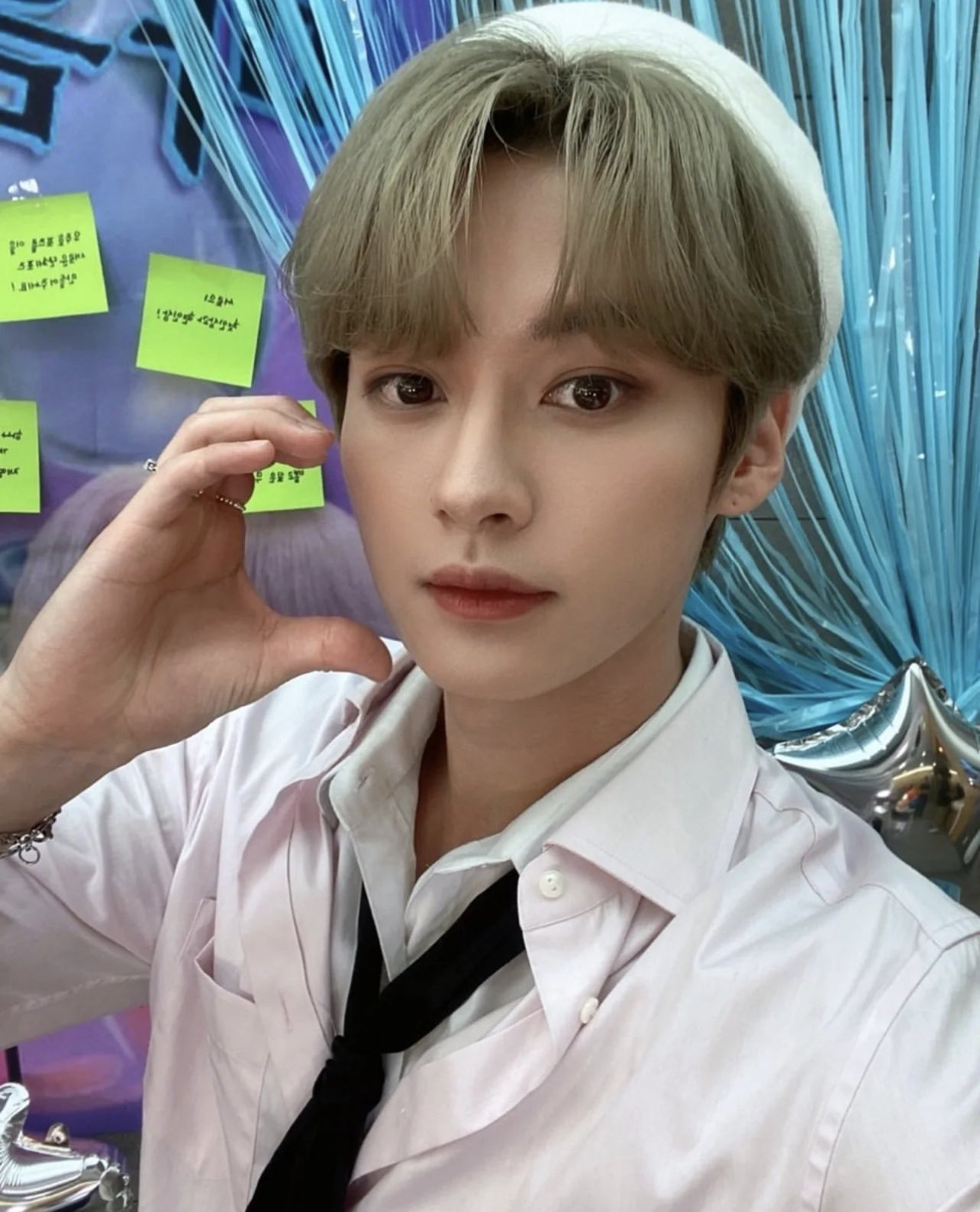 Behind-the-scenes cut of Lee Know (Stray Kids)