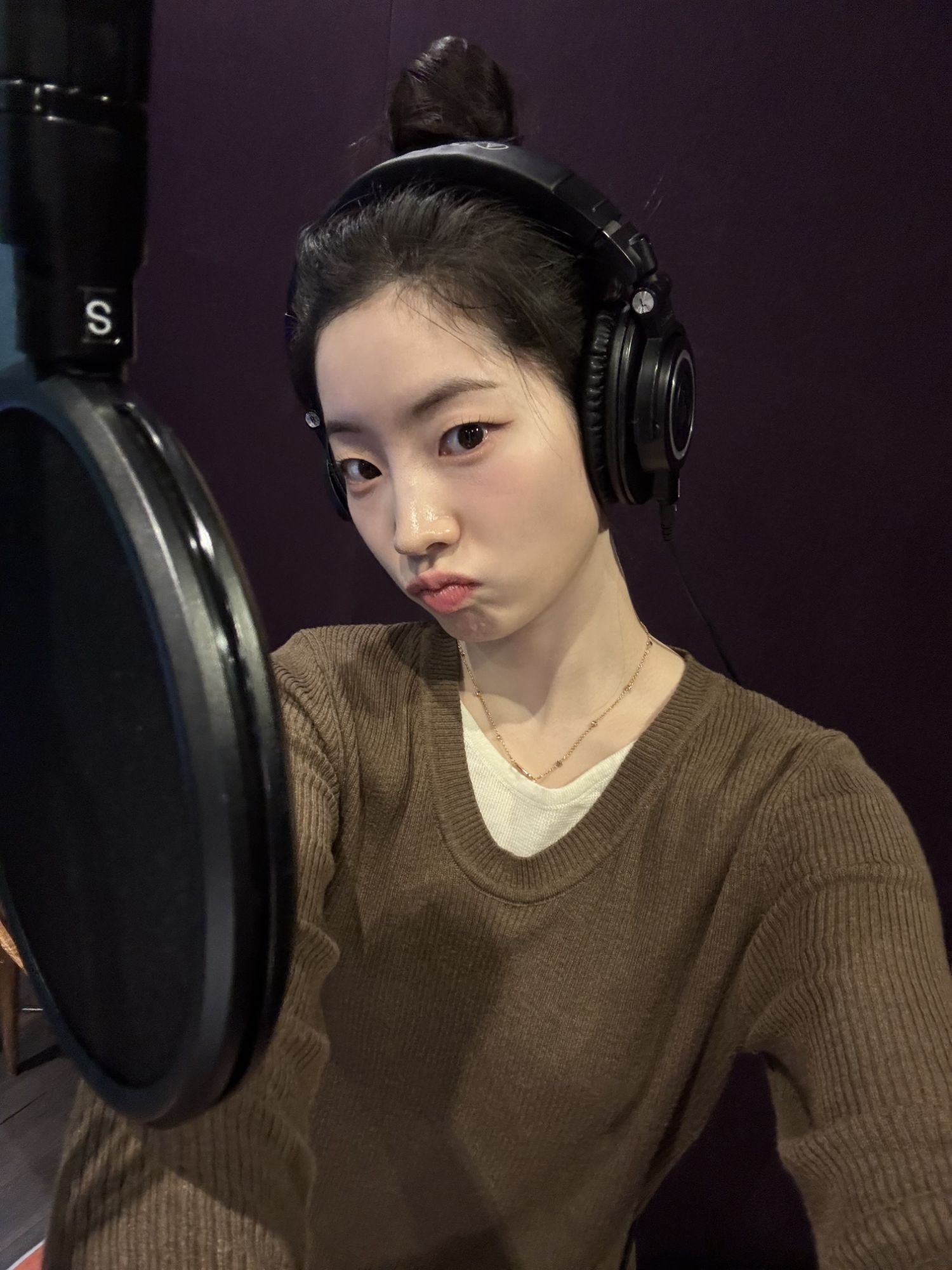 Recent activity shot of Dahyun (TWICE)