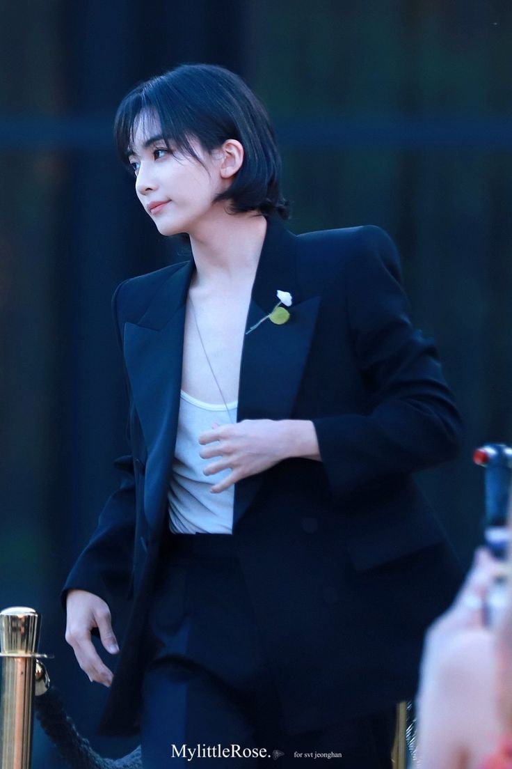 A moment captured by Jeonghan (SEVENTEEN)'s fan