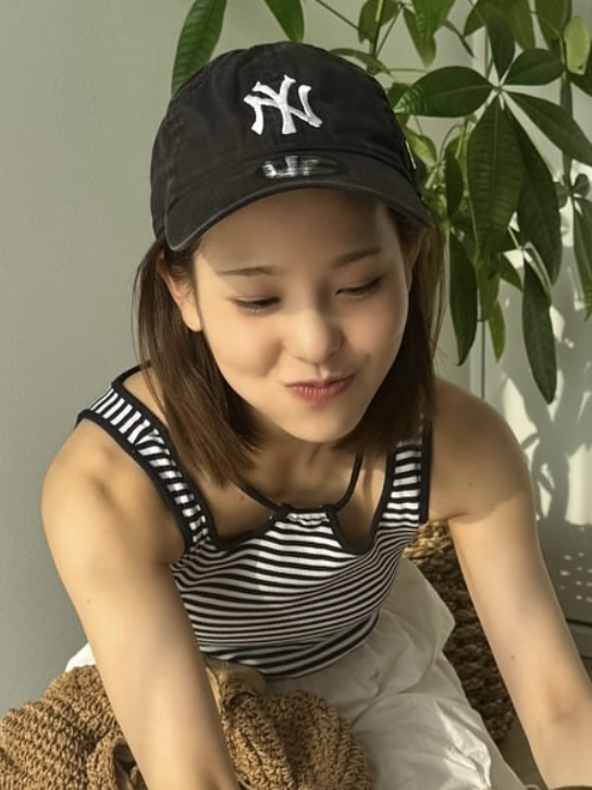 Behind-the-scenes cut of Mako (NiziU)