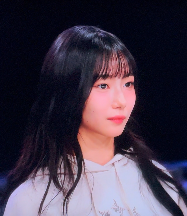Recent activity shot of Seo Youngeun (Kep1er)