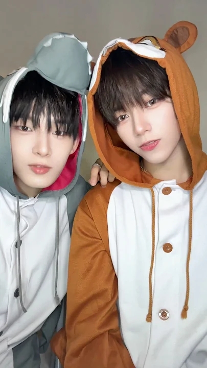 Today's most popular wallpaper in the JL (AHOF) community