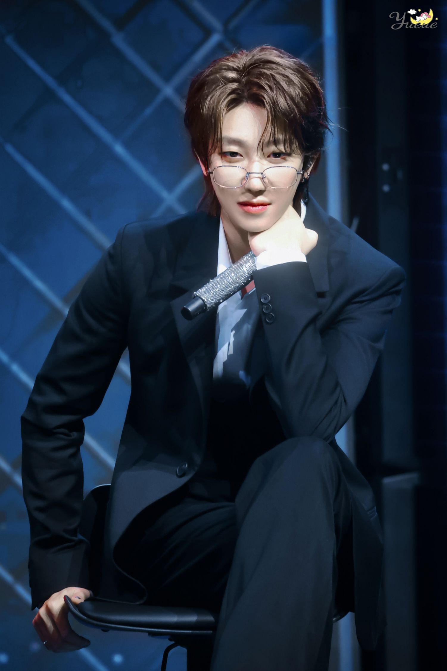 Behind-the-scenes cut of The 8 (SEVENTEEN)